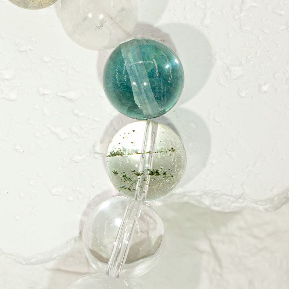 Blue color and crystal structure give a sense of serenity, helping to soothe the mind and reduce stress