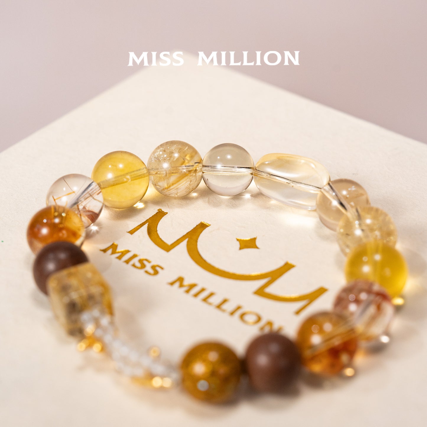 This crystal bracelet is crafted to attract wealth, promote career success, enhance interpersonal relationships, and enable wearers to seize opportunities